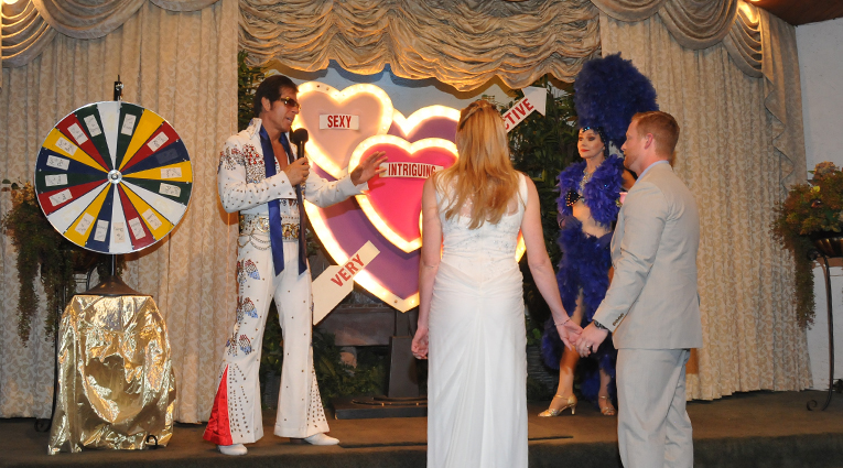 un matrimonio a Las vegas celebrato da un emulo di Elvis